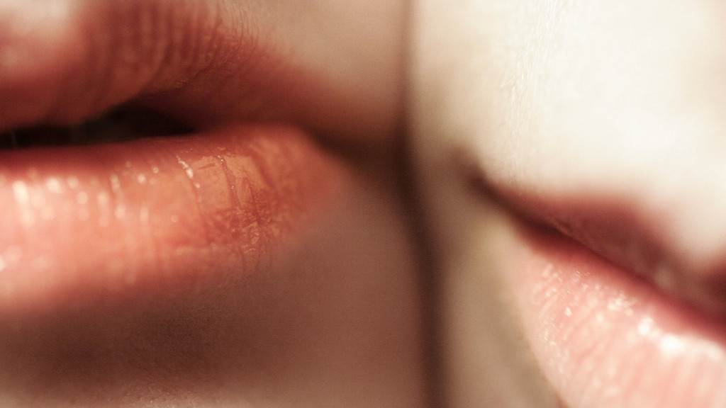 Prosaki na ustach mogą powodować dyskomfort.